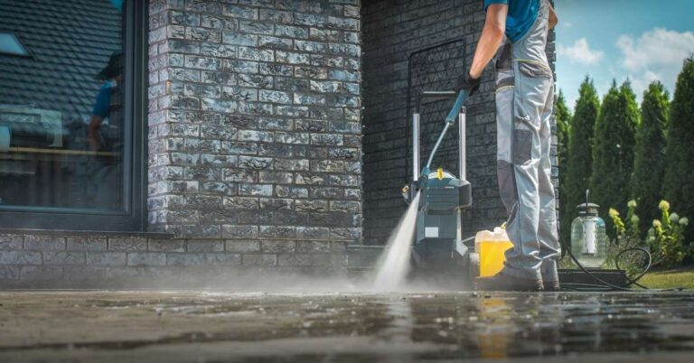 Top Reasons Homeowners in Connecticut Hire Professional Pressure Washers