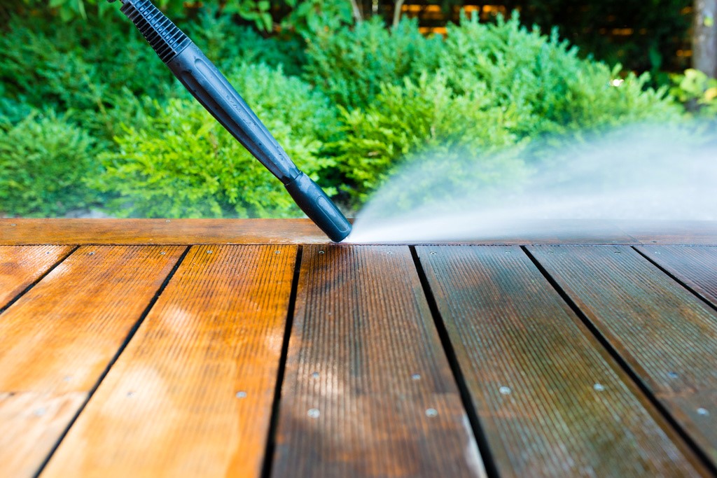 Cleaning terrace with a power washer